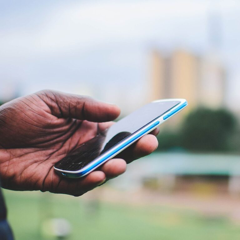 Useful Smartphone Features That Simplify Everyday Tasks